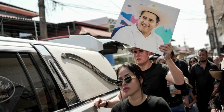 Gradonačelnik Carlos Manzo, protivnik kartela, ubijen je na događaju Dana mrtvih u Meksiku