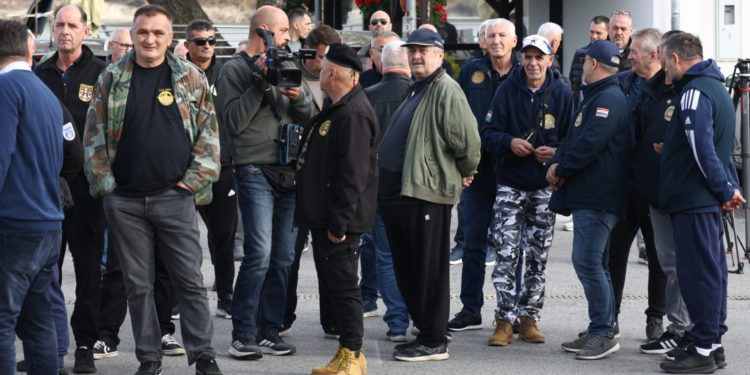 Htjeli baciti vijenac za Srbe, branitelji Vukovara im priredili neugodno iznenaneđnje