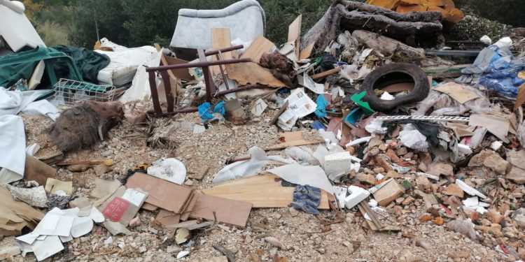 Iako nije naše područje postavili smo kamere, ako netko poželi ostaviti otpad dobit će čestitku!