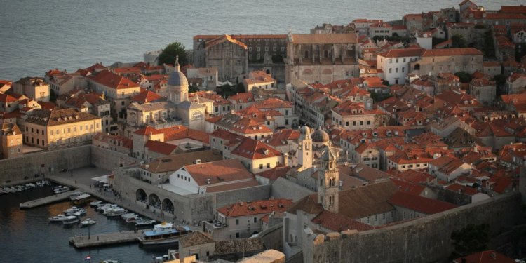 ‘Iduće godine radimo UPU povijesne cjeline,prvi nakon 80-tih, gradimo cestu na Montovjerni, dječji vrtić u Komolcu…’