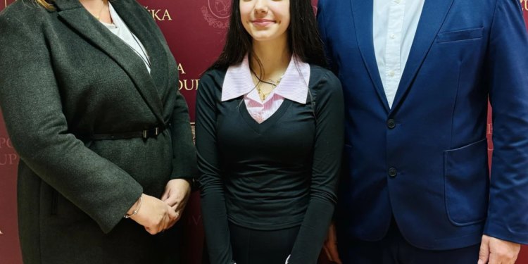 Ilarija Vukić, predsjednica Vijeća učenika OŠ Župa dubrovačka, na prijemu kod načelnika Miloslavića