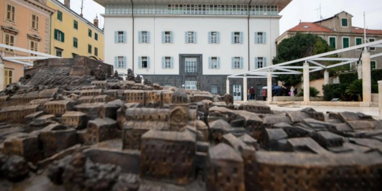 Imamo sve detalje: Počinje isplata božićnica Šibenčanima, evo tko sve ostvaruje pravo na novčani dodatak