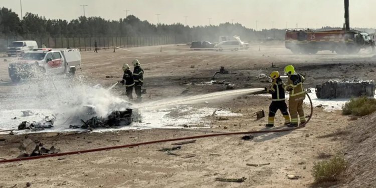 Indijski borbeni zrakoplov srušio se tijekom Dubai Air Showa, usmrtivši pilota