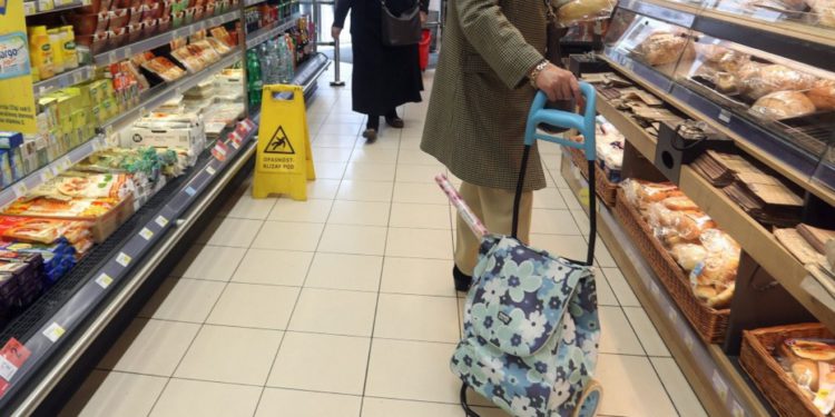 Hrvati će se moći jeftino najesti, a trgovci ljuti: Ovo će morati prodavati po 69 centi