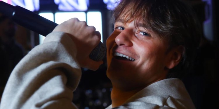 Jakov Jozinović premijerno objavljuje pjesmu i spot ‘Polje ruža‘, poslušajte je