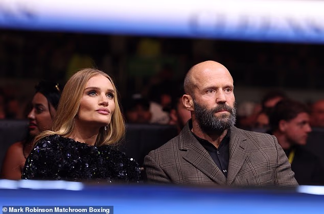 Jason Statham i zaručnica Rosie Huntington-Whiteley pridružuju se Pierceu Brosnanu i Rodu Stewartu u predvođenju zvijezda u okršaju Conora Benna i Chrisa Eubanka Jr.