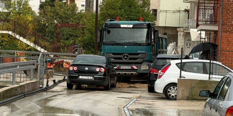 KAKO ĆEMO IZAĆI IZ KVARTA?” Stanovnici istočnog dijela Splita ogorčeni: “Zatvaraju nam oba ulaza, djecu ne možemo odvesti u školu!