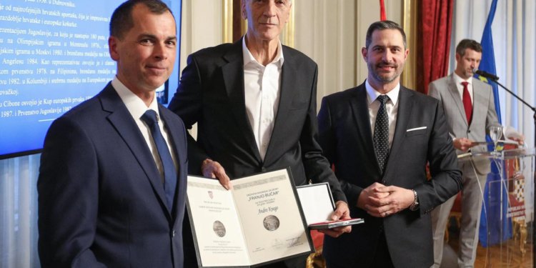 Kad bi Andro Knego oko vrata objesio sve medalje koje je osvojio, bio bi dosta niži od svojih 205 centimetara!