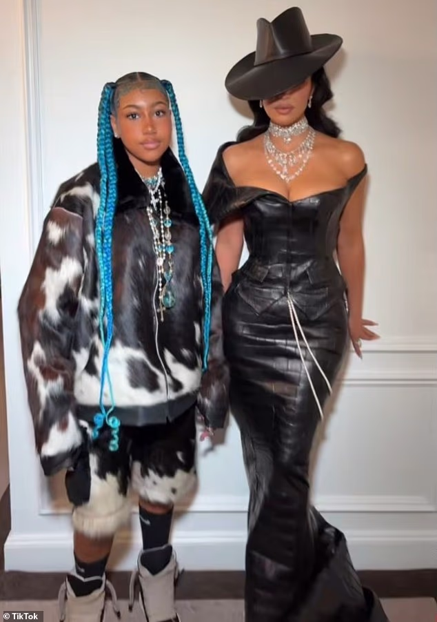 Kći Kim Kardashian North West (12) šokirala obožavatelje ‘rizičnim piercingom’ koji nije primjeren djeci