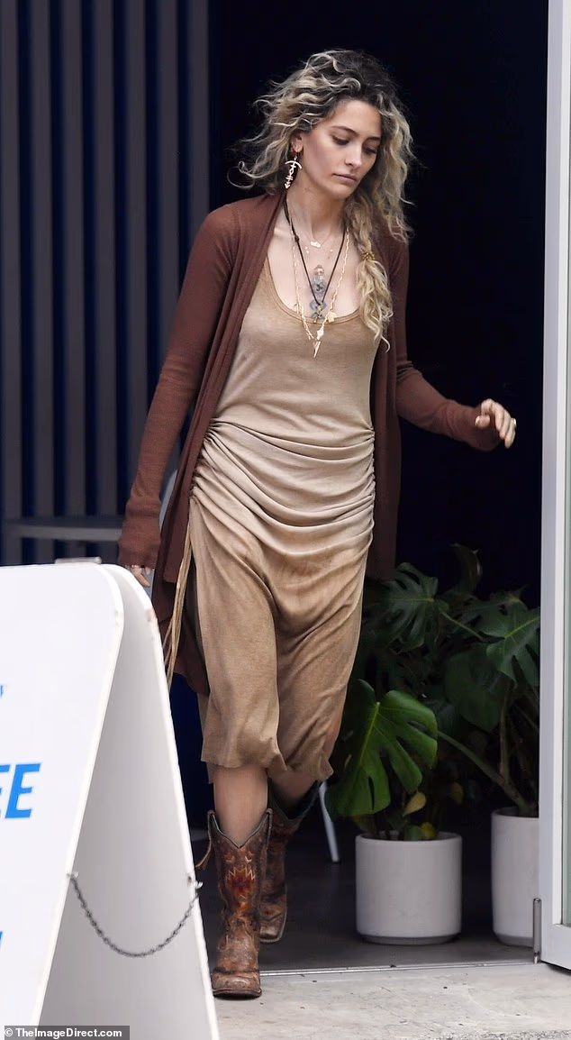 Kći Michaela Jacksona Paris izgleda potišteno nakon što je izgubila pravnu bitku s njegovim imanjem usred stalne borbe