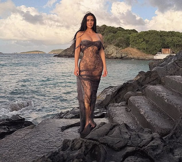 Kim Kardashian ispusti živahne fotografije prije rezultata pravosudnog ispita… a zatim utihne, potičući šuškanja da nije položila