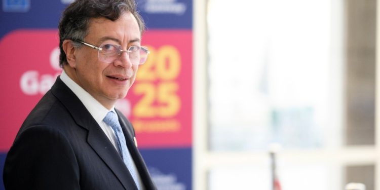 Kolumbijski čelnik označio je Trumpa ‘barbarinom’ zbog napada na Karibima — RT World News