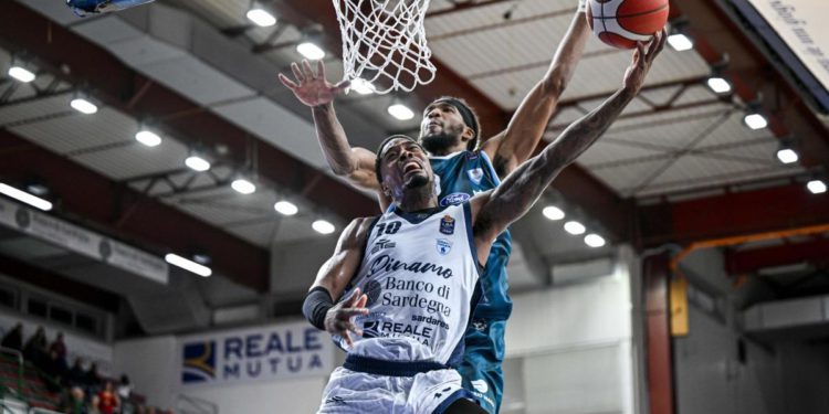Košarkaška Serija A: Sassari-Cantù 100-84, Cremona-Trento 92-83