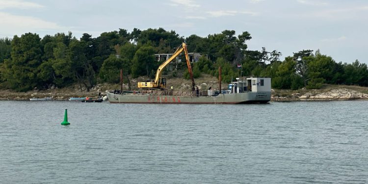Krenulo uklanjanje naplavina u Ninskoj uvali, koje je nanijela katastrofalna poplava iz 2017. godine