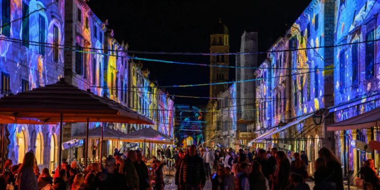 LUMIART Svjetlosna čarolija u dubrovačkoj povijesnoj jezgri nazvana ‘Podmorski grad’
