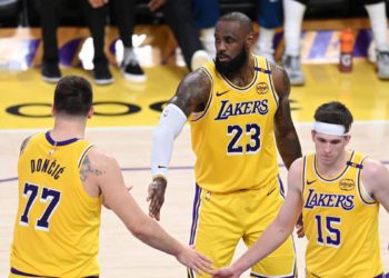 Lakersi: bolji s LeBronom uz Dončića i Reavesa ili bez?