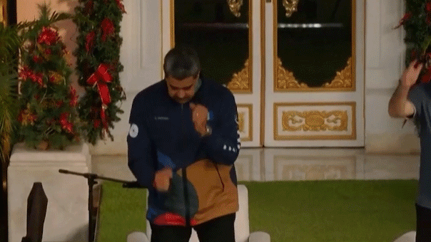 Maduro iz Venezuele izvodi ples usred američkih vojnih napetosti i sankcija