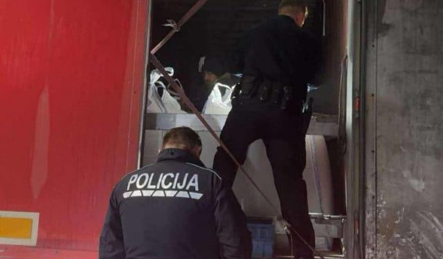 Migranti ušli u kamion dok je vozač spavao na granici BiH i Hrvatske