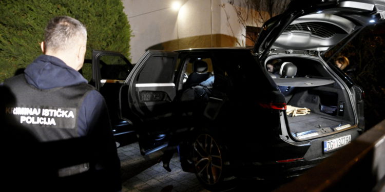 Mikulića policija dovodi u Zagreb, privedena još dvojica