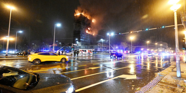 Ministar Bačić bio je kod goruće Vjesnikove zgrade: Pazite što je rekao kada su ga pitali o uzroku