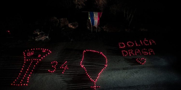 Mještani Dolića Drage zapalili svijeće u čast Vukovara
