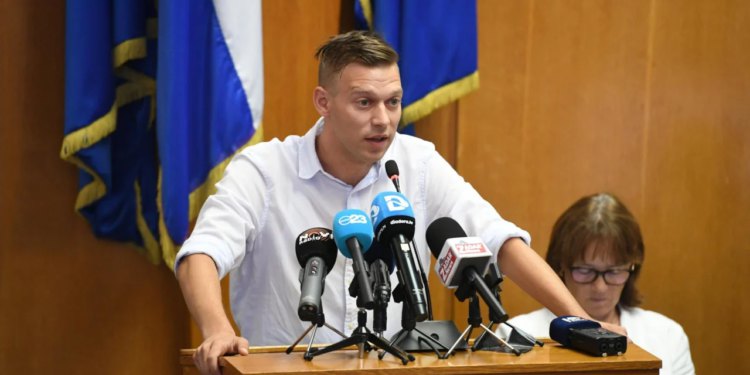 Mrčela: “Izbori za mjesne odbore su besmisleni”; Erlić: “Vi ste odlučili bojkotirati izbore, a sada docirate o demokraciji”