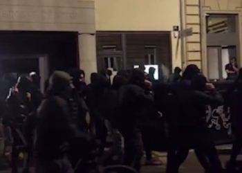 Nadrealni prizori u Zagrebu: Žena snimila što su joj govorili maskirani muškarci