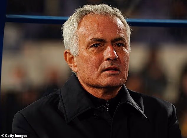 ‘Ne volim igrače koji me izdaju’: Jose Mourinho obrušio se na zvijezde Benfice i rekao da je trebao napraviti DEVET zamjena na poluvremenu