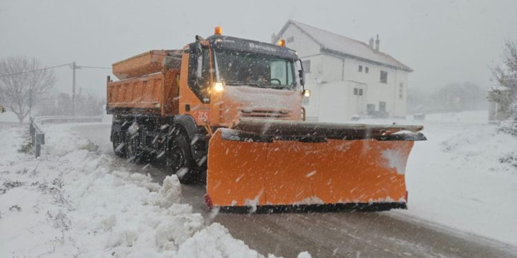 PUTUJETE? Zimski uvjeti na brojnim prometnicama u Splitsko-dalmatinskoj županiji, evo gdje vam je potrebna oprema