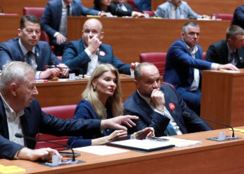 Partija u tajnosti kuje vrlo opasan plan: Žele svrgnuti jednog od najmoćnijih ljudi