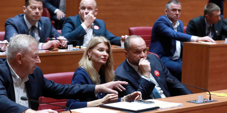 Partija u tajnosti kuje vrlo opasan plan: Žele svrgnuti jednog od najmoćnijih ljudi