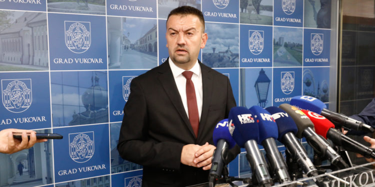 Pavliček poslao poruku Srbima: ‘Snosit ćete odgovornost za sve što bi se sutra moglo dogoditi’