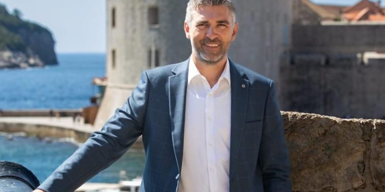 Pile da, ali i Srđ, da ga vide i oni iz Trebinja!