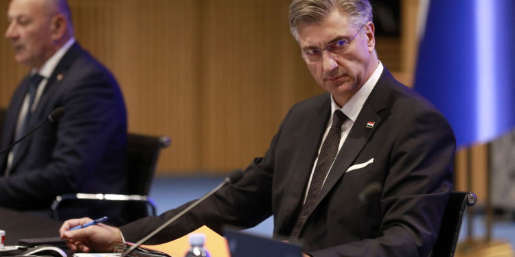 Plenković razriješio niz šefova uprava, cijeli HDZ u šoku: ‘Ni ministri nisu znali’