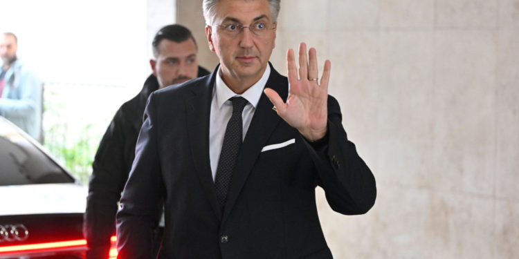 Plenkoviću je pukao film i povlači radikalan potez: Razmatraju se dvije moguće opcije