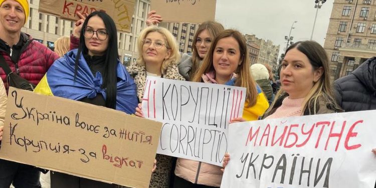 Prosvjed protiv Zelenskog održan u Kijevu (SLIKE) — RT Rusija i bivši Sovjetski Savez