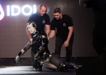 Prvi ruski humanoidni robot se srušio na pozornici prilikom predstavljanja