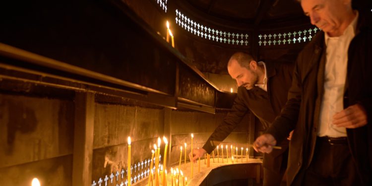 Pupovac i šef ‘Prosvjete’ zapalili svijeće ‘svim žrtvama rata’