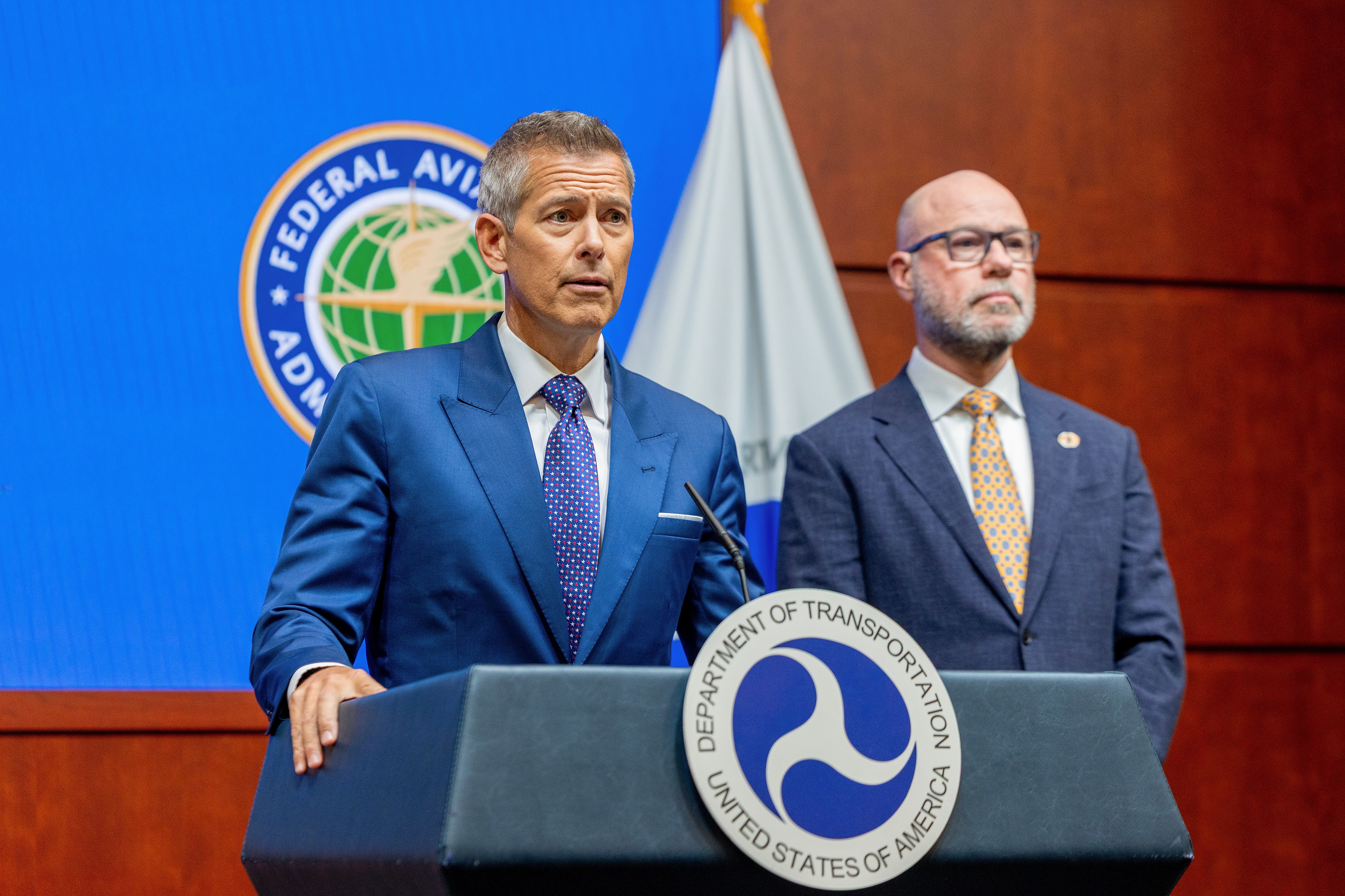 Duffy je također uzvratio na optužbe da su letovi prekinuti zbog 'poluge' dok raste pritisak na republikance i demokrate da postignu dogovor o okončanju zatvaranja, sada najdužeg u povijesti savezne vlade