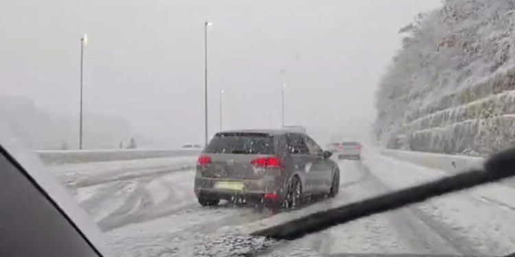 SNIJEG KOD SPLITA: “Godišnje okupljanje ljubitelja ljetnh guma”