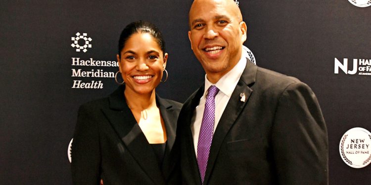 Senator Cory Booker udaje se za zaručnika Alexisa Lewisa na privatnoj ceremoniji u Washingtonu
