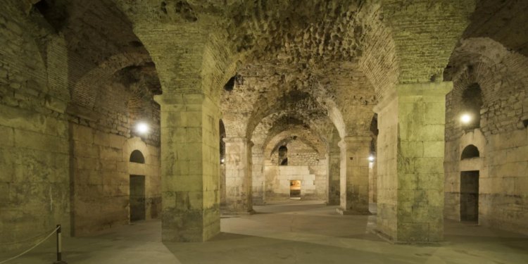 Slobodna Dalmacija – Advent stiže i u Dioklecijanove podrume; Muzej grada Splita najavio blagdansko uređenje ovog povijesnog prostora