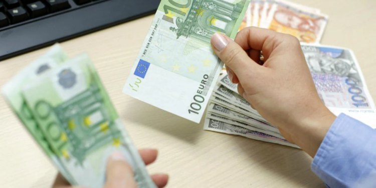 Slobodna Dalmacija – Balkanci u panici, kako podići novac iz banke? Razvila se rasprava: Morao sam dostaviti majčine nalaze iz bolnice…