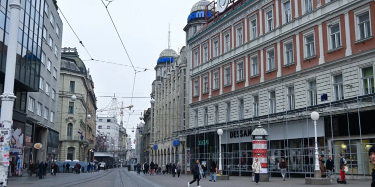 Slobodna Dalmacija – ‘Držite se na okupu!’; otac otkrio detalje napada na Splićane usred Zagreba; skrili su se u ‘fast foodu’, a onda