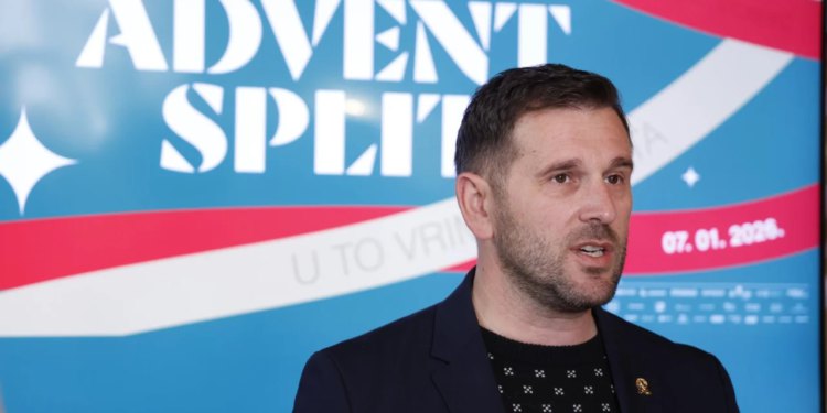 Slobodna Dalmacija – FOTO Pa, genijalno! Šuta ‘razvalio’ reklamom splitskog Adventa u srcu Zagreba; struka oduševljena idejom