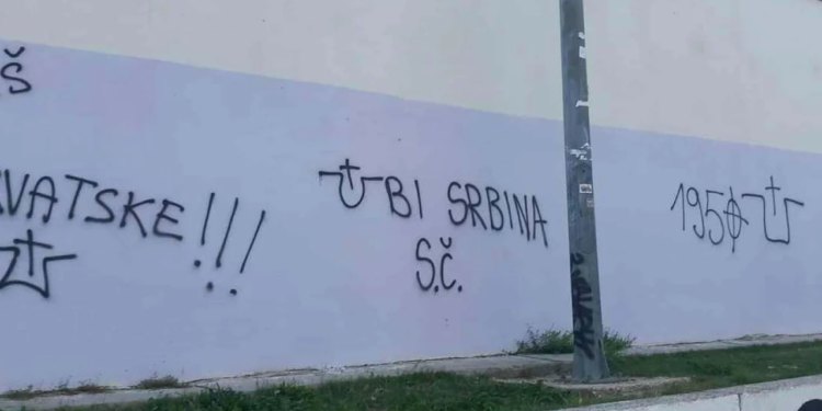 Slobodna Dalmacija – FOTO U Splitu nije bilo ovako nabrijano ni 90-ih! Ovim su porukama okružena naša djeca: ‘Ubij Srbina, mrš iz Hrvatske..’