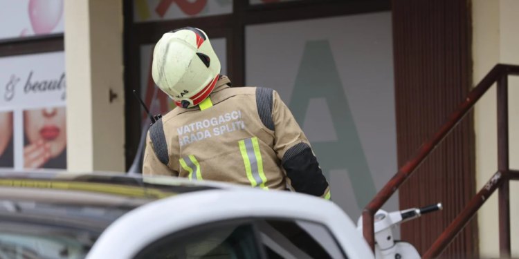 Slobodna Dalmacija – Filmska potraga kraj Splita, ‘dignuto’ pet vatrogasnih vozila, 11 vatrogasaca, dron i pas… Završilo je sretno