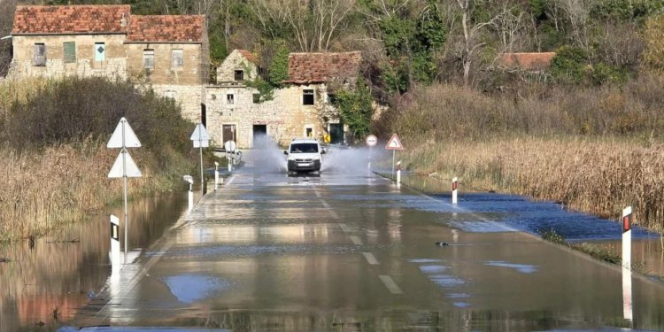 Slobodna Dalmacija – Iduća dva dana su ključna! Meteorolozi zbunjeni količinom kiše