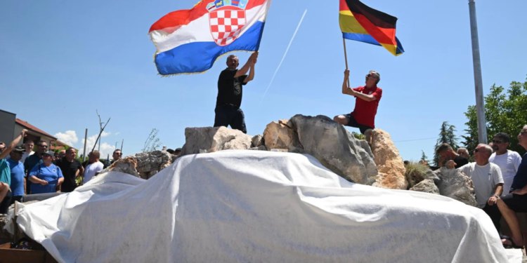 Slobodna Dalmacija – Imoćanima će zaigrati srce! Nijemci posvetili 14 stranica njihovoj ‘legendi’; posebno nahvalili jednog čovjeka