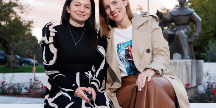 Slobodna Dalmacija – Josipa i Ivana preobrazile mjesto u Imotskoj krajini: ‘Inspiraciju pronalazim u tišini’; ‘Osjećam da pričam s Bogom…’